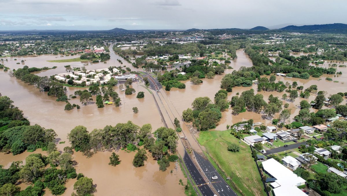 Picture of floodwaters in Logan