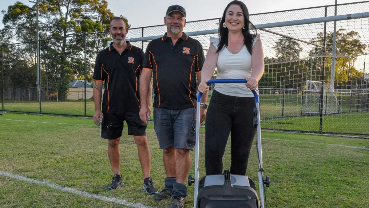 Councillor Mindy Russell with Slacks Creek Tigers President Marc Cameron (left) and Groundsman Steve Wicks.