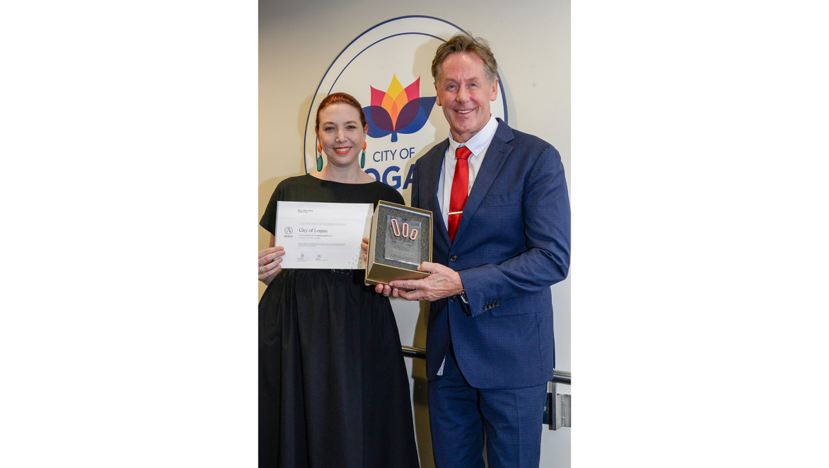 City of Logan Mayor Darren Power (right) receives the official Welcoming Cities accreditation from Welcoming Cities Queensland Co-ordinator Cate Gilpin.