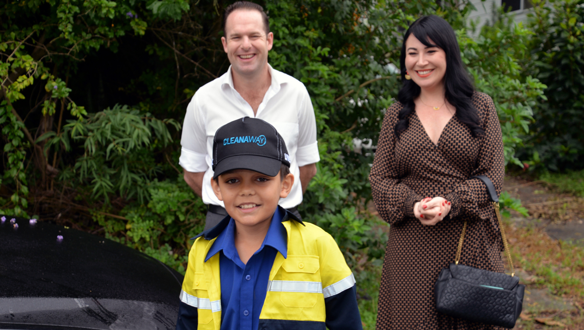 An image of Ethan Nilsen meeting the Cleanaway team as Mayor Jon Raven and Councillor Mindy Russell look on.