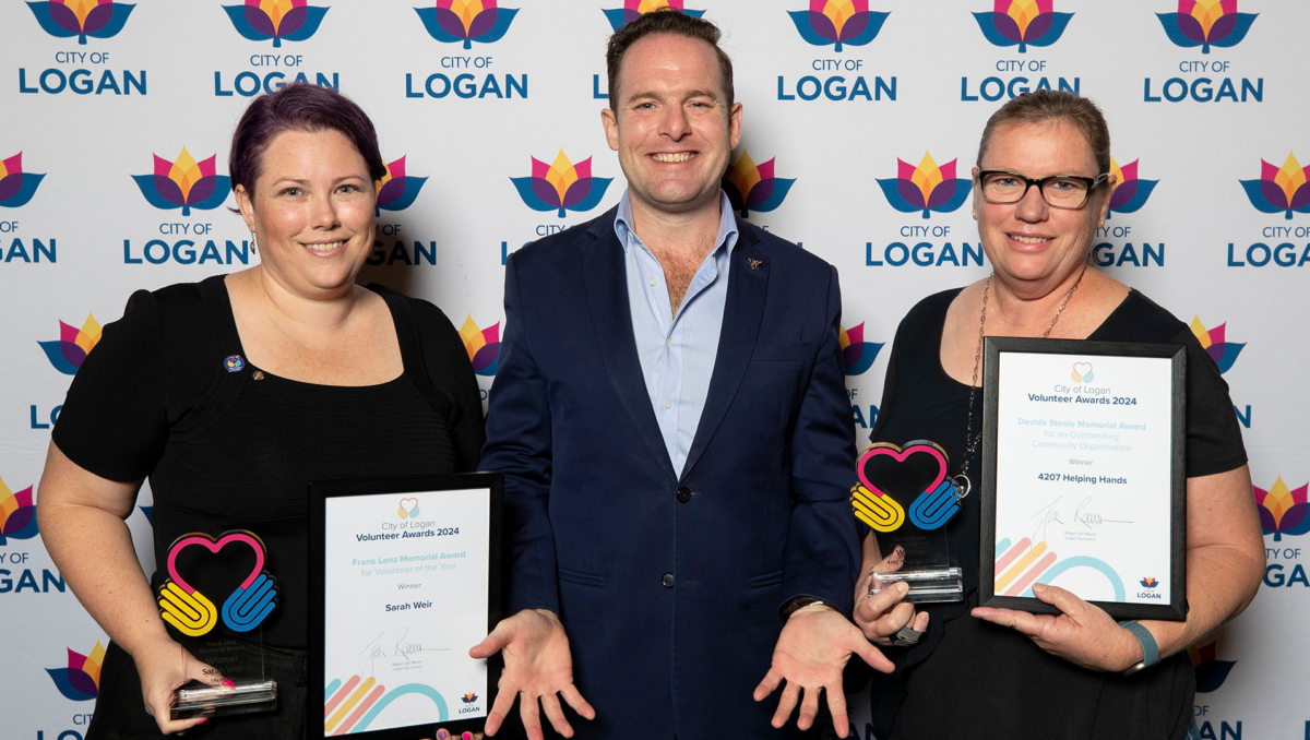 Mayor Jon Raven (centre) with Volunteer of the Year Frank Lenz Memorial Award winner Sarah Weir (left) and Miriam De Hont (right), who accepted the Davida Steele Memorial Award for Outstanding Community Organisation on behalf of 4207 Helping Hands.