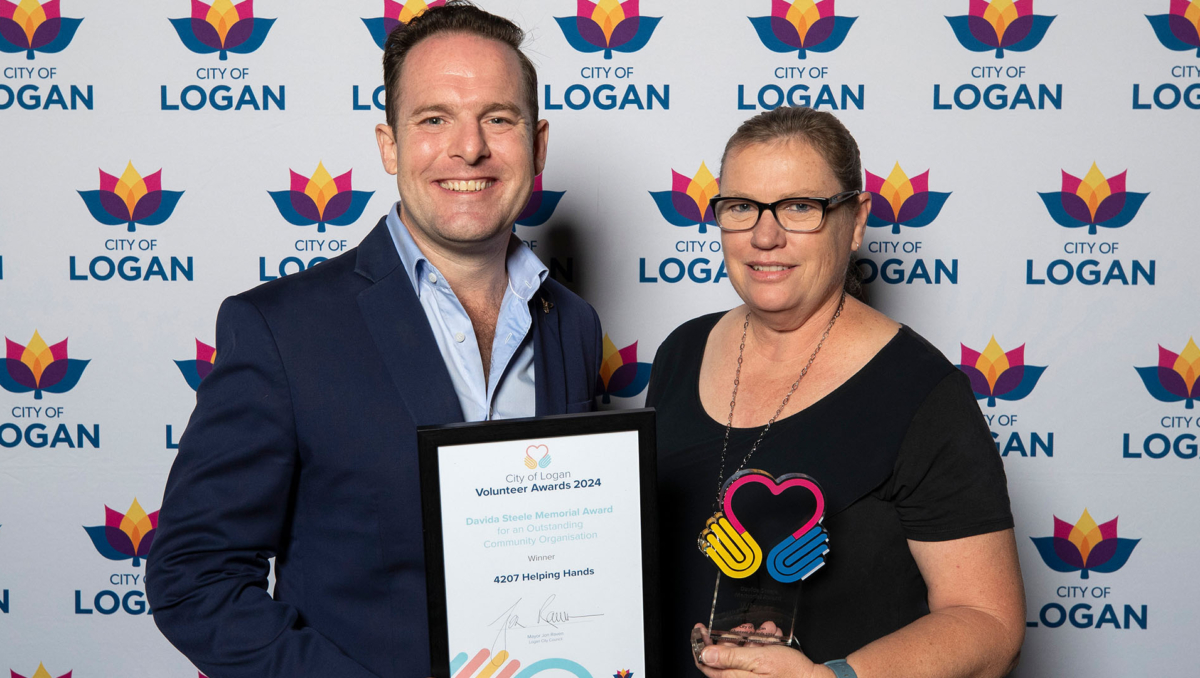 Mayor Jon Raven with Miriam De Hont, who accepted the Davida Steele Memorial Award for Outstanding Community Organisation on behalf of 4207 Helping Hands.