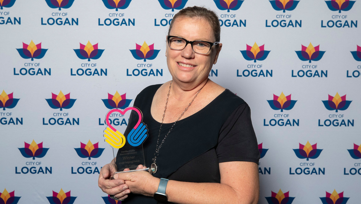 Miriam De Hont, who accepted the Davida Steele Memorial Award for Outstanding Community Organisation on behalf of 4207 Helping Hands.