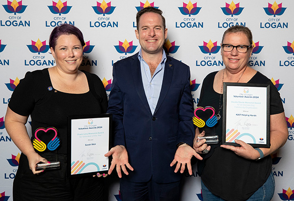 Mayor Jon Raven (centre) with Volunteer of the Year Frank Lenz Memorial Award winner Sarah Weir (left) and Miriam De Hont (right), who accepted the Davida Steele Memorial Award for Outstanding Community Organisation on behalf of 4207 Helping Hands.