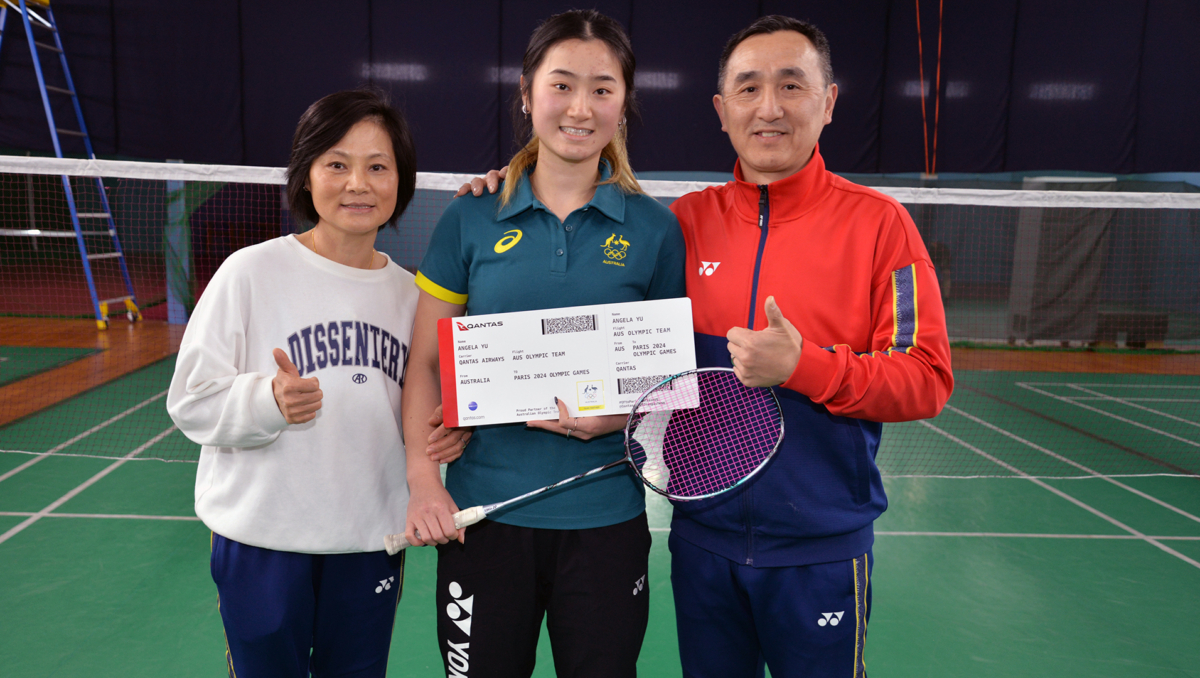 An image of Angela Yu with her parents Ricky Yu and Rosy tang.