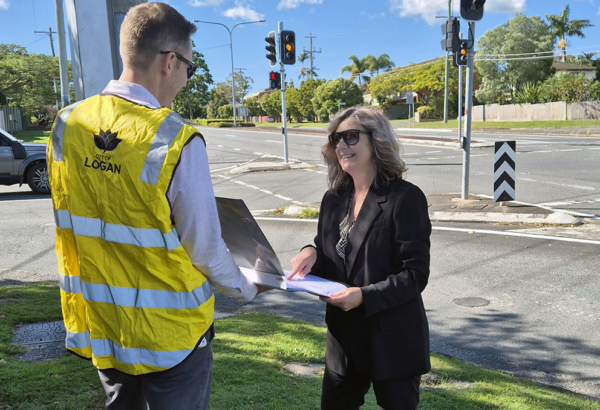 An image of Cr Lisa Bradley having an onsite meeting to discuss design work for the Springwood Rd – Donna Ave intersection upgrade.