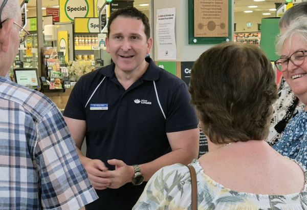 Cr Tony Hall meets some Division 6 residents during a mobile office. An imafe of Cr Tony Hall meeting some Division 6 residents during a mobile office.